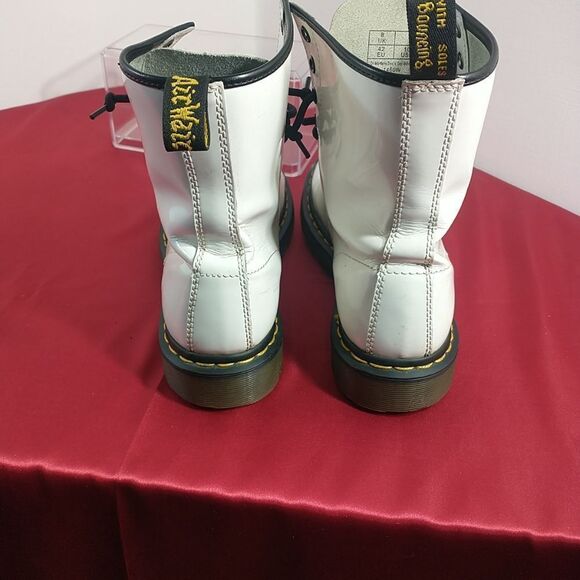 Dr. Doc Martens 1460 Womens Size 10 White Patent Leather 8 Eyelet Combat Boots. - Picture 9 of 14